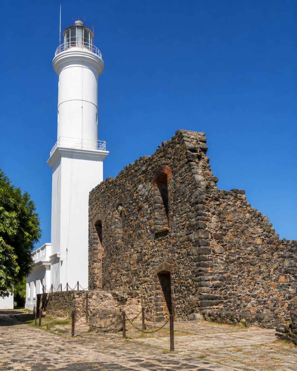 Vista do farol de Colonia sobre o Rio da Prata